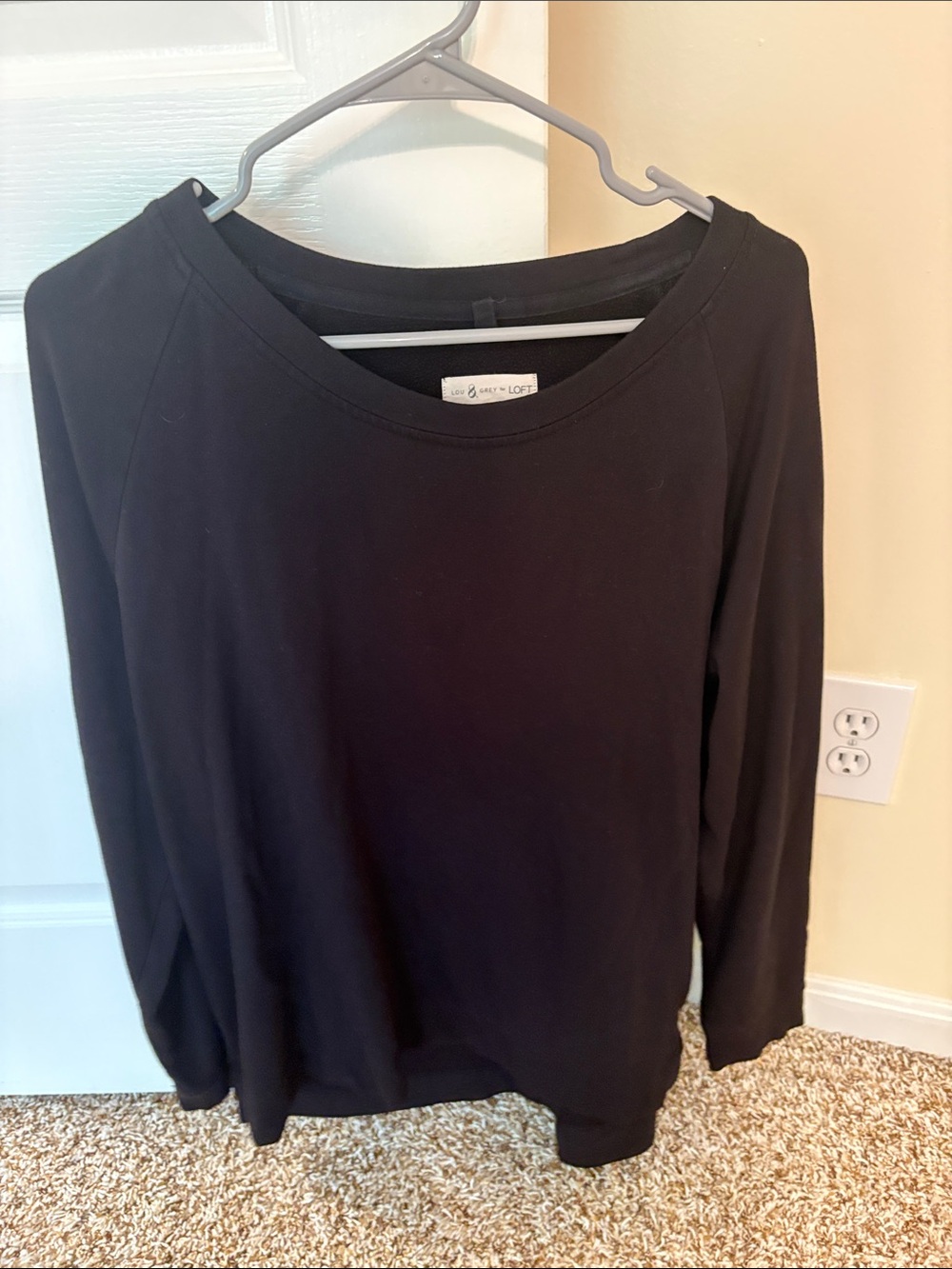 Lou & Grey Black Long-Sleeve Pullover Sweatshirt